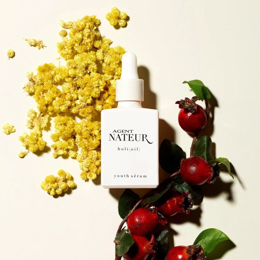 Agent Nateur Holi (Oil) is a youth illuminating serum for glowing skin.