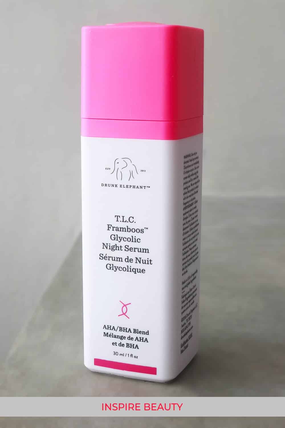 Drunk Elephant TLC Framboos Glycolic Night Serum review. This serum exfoliates, smoothes the skin and makes it bright and even