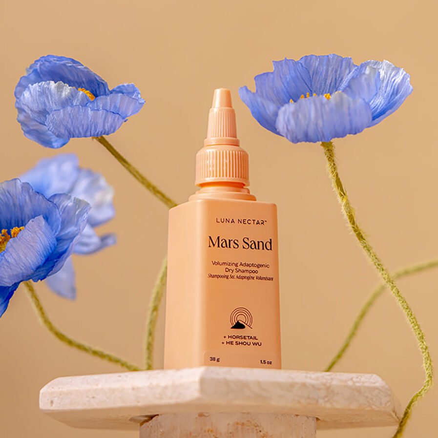 Luna Nectar Mars Sand Volumizing Dry Shampoo is a silky dry shampoo powder for add body and freshen hair