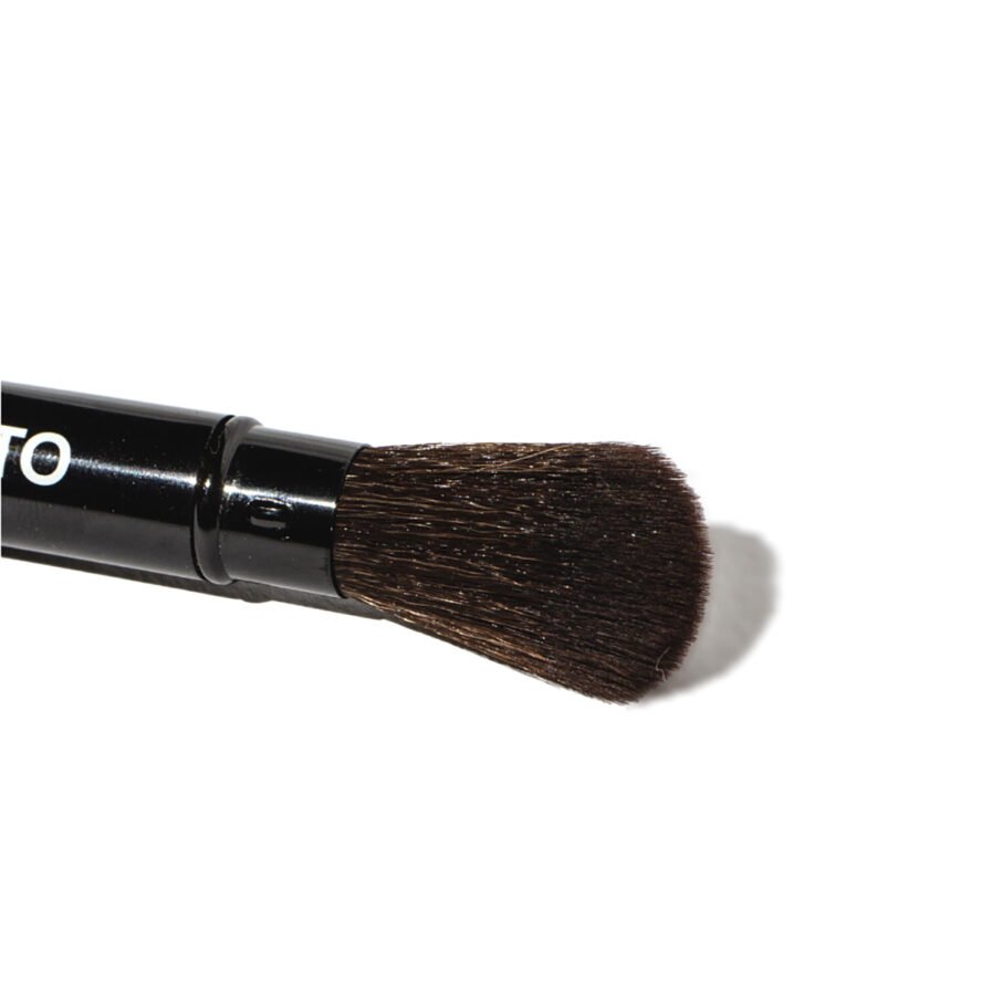 NOTO Botanics Lip + Cheek Duo Brush is used for contour and blending makeup seamlessly.